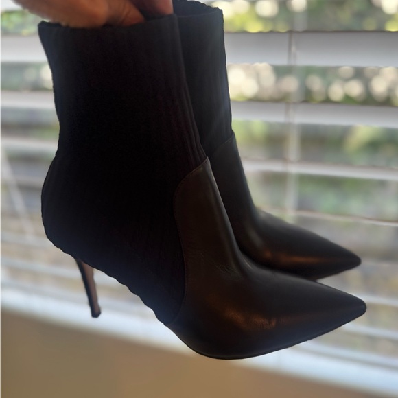 Gianvito Rossi Black Women's Ankle Booties - Picture 10 of 12